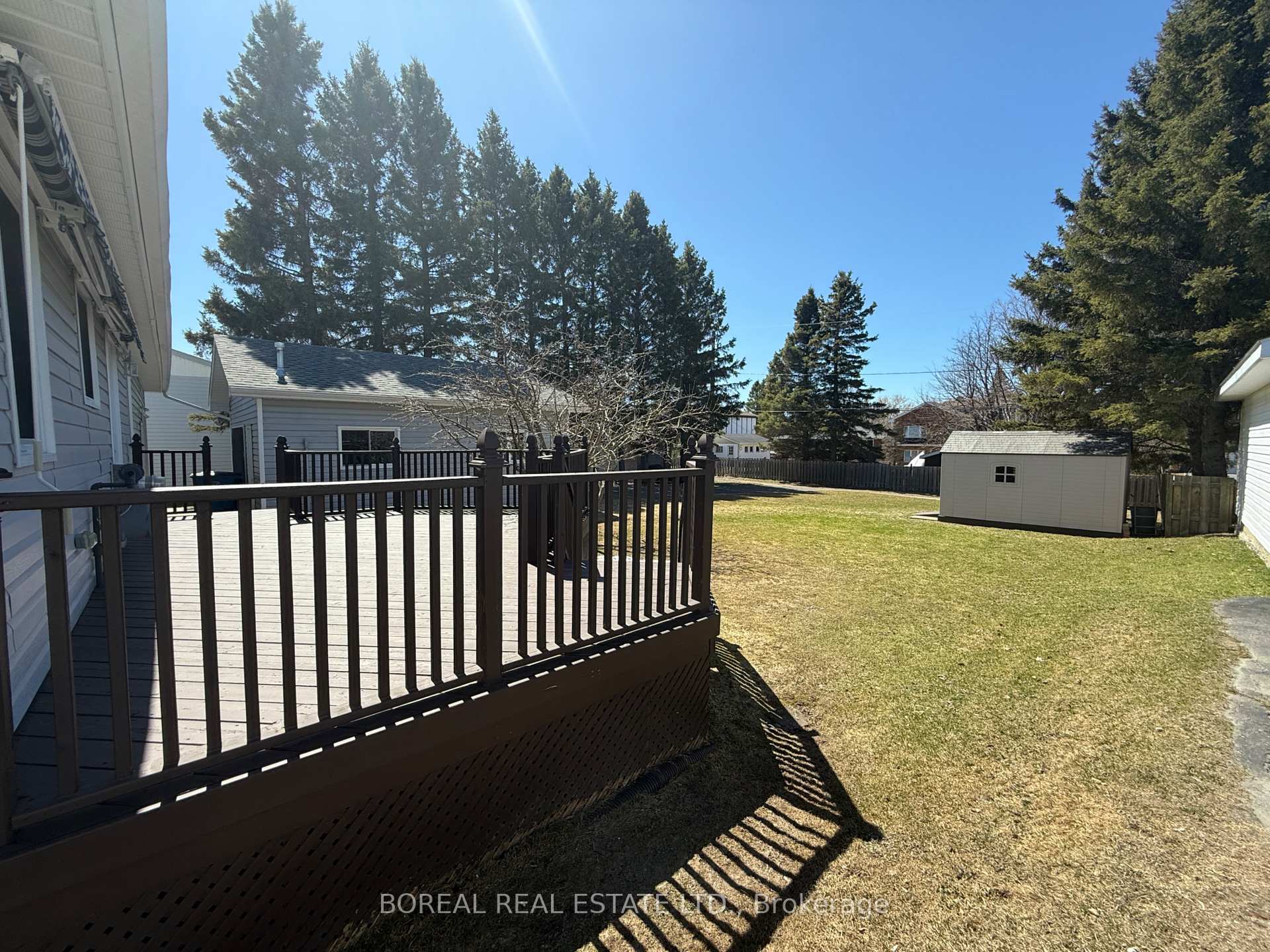 Photo 13 of 407 Fourteenth Avenue, Cochrane — HOMEH