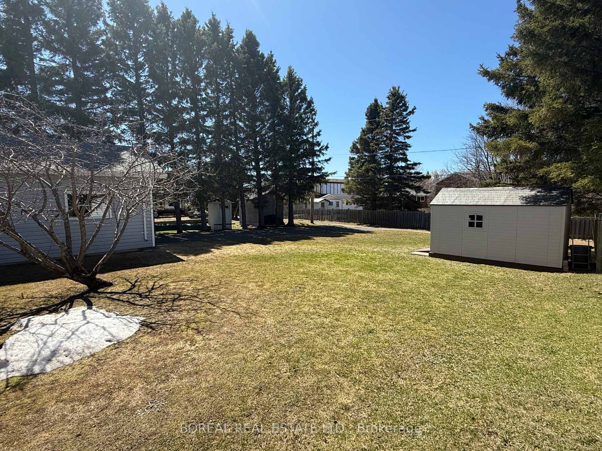 Photo 12 of 407 Fourteenth Avenue, Cochrane — HOMEH