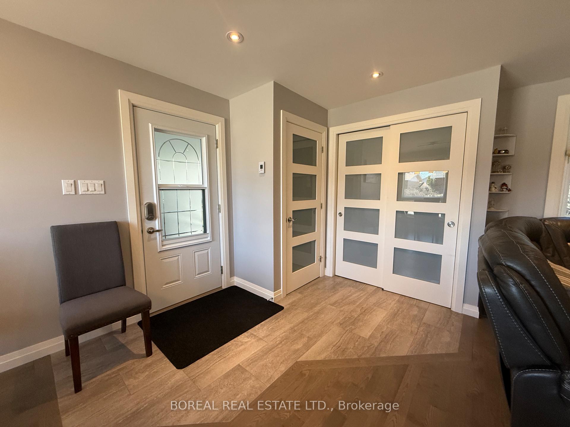 Photo 14 of 407 Fourteenth Avenue, Cochrane — HOMEH
