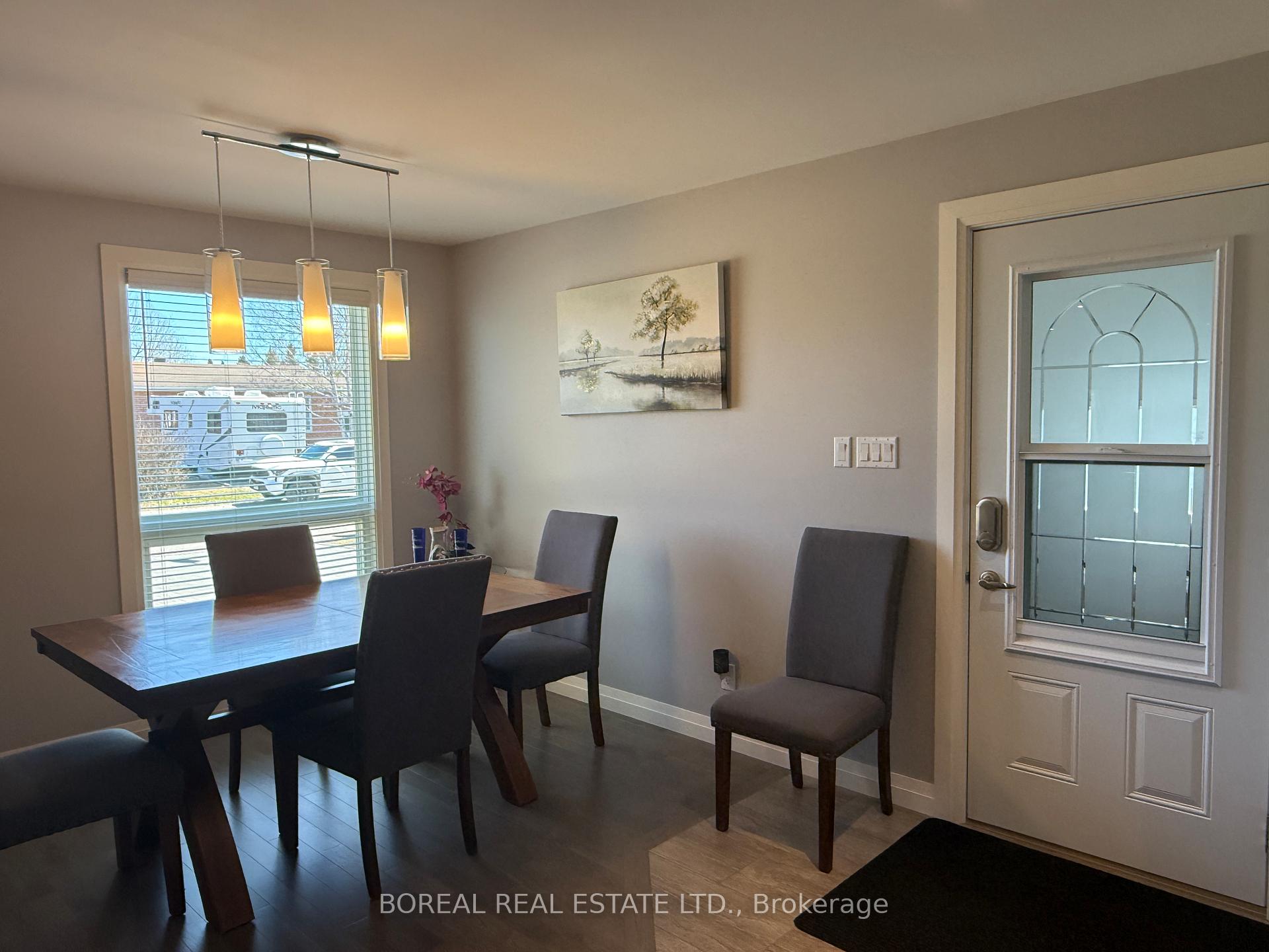 Photo 20 of 407 Fourteenth Avenue, Cochrane — HOMEH