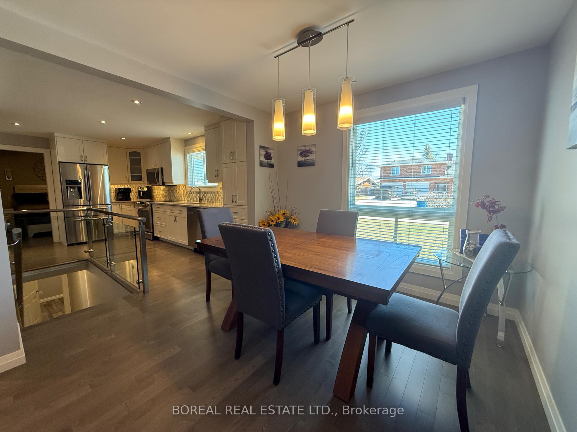 Photo 19 of 407 Fourteenth Avenue, Cochrane — HOMEH