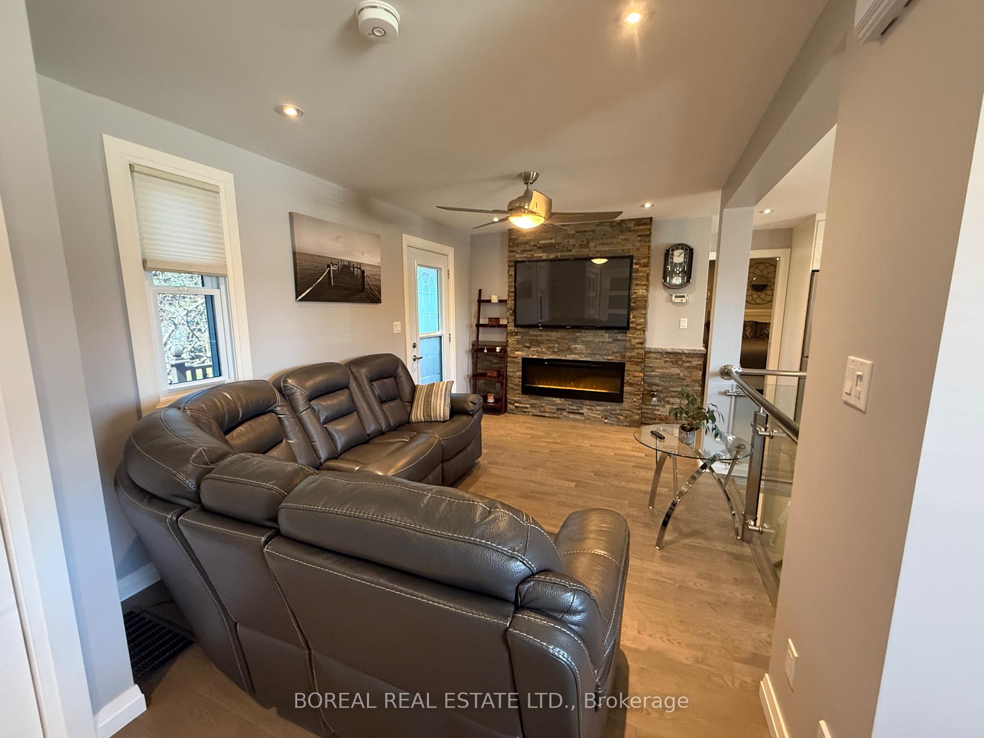 Photo 24 of 407 Fourteenth Avenue, Cochrane — HOMEH