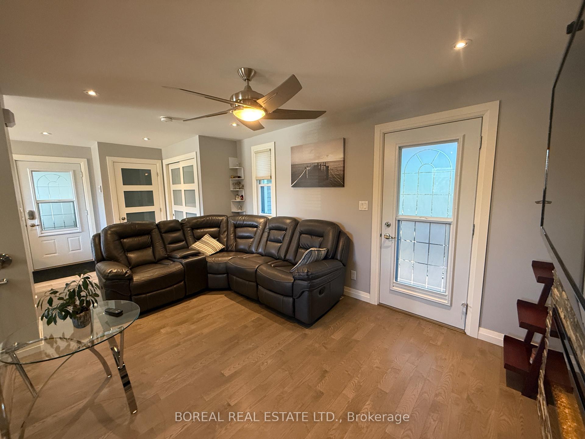 Photo 25 of 407 Fourteenth Avenue, Cochrane — HOMEH