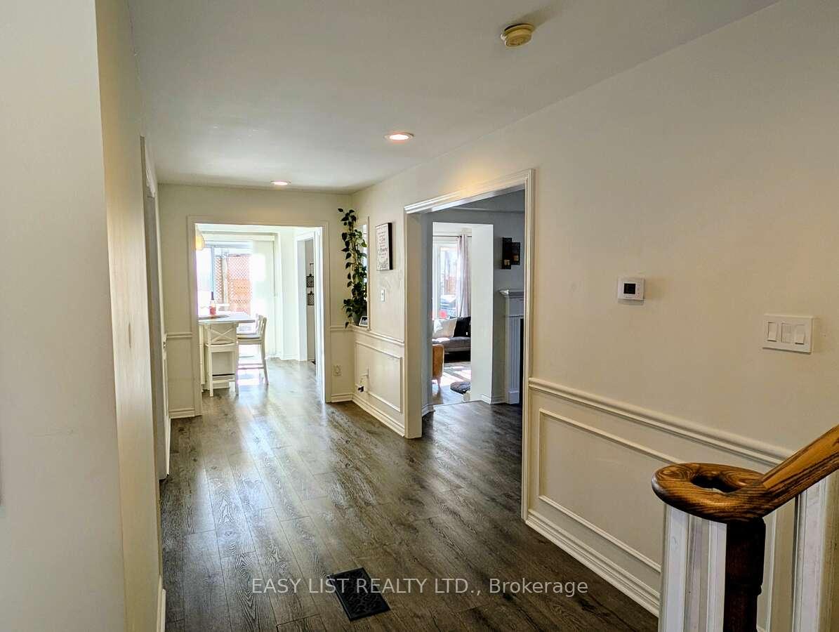 Photo 5 of 12 Strathroy Crescent, Hamilton, Waterdown — HOMEH