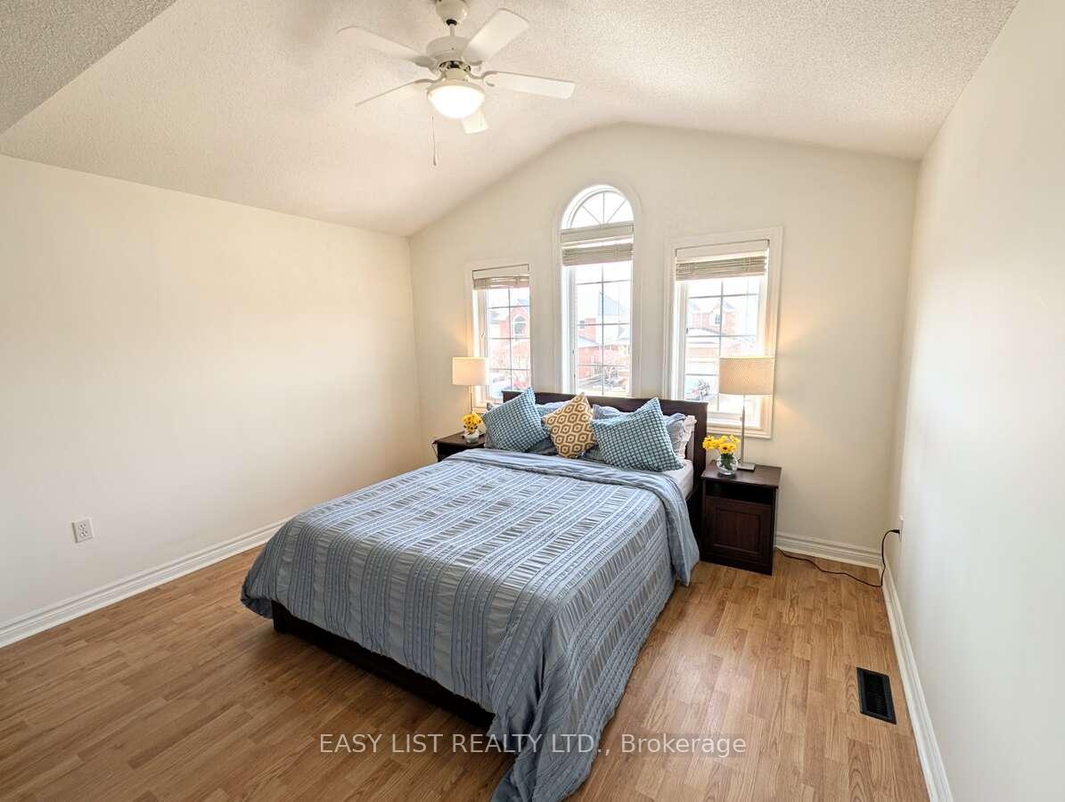 Photo 20 of 12 Strathroy Crescent, Hamilton, Waterdown — HOMEH