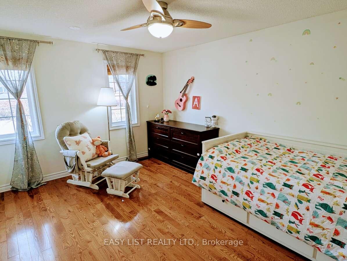 Photo 22 of 12 Strathroy Crescent, Hamilton, Waterdown — HOMEH