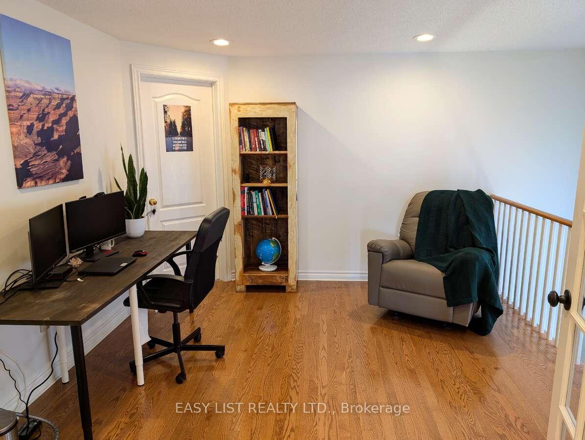 Photo 29 of 12 Strathroy Crescent, Hamilton, Waterdown — HOMEH