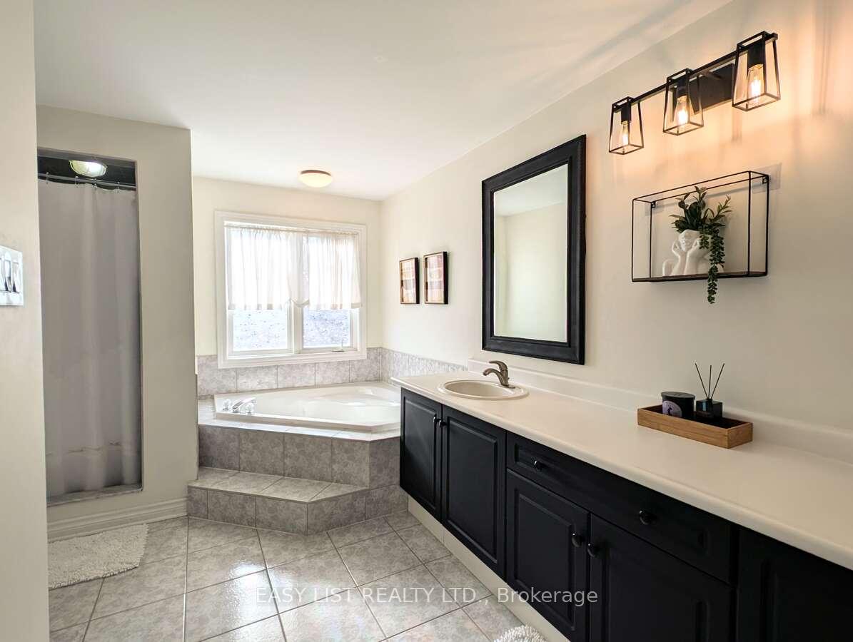 Photo 35 of 12 Strathroy Crescent, Hamilton, Waterdown — HOMEH