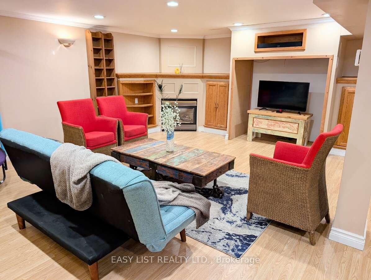 Photo 37 of 12 Strathroy Crescent, Hamilton, Waterdown — HOMEH