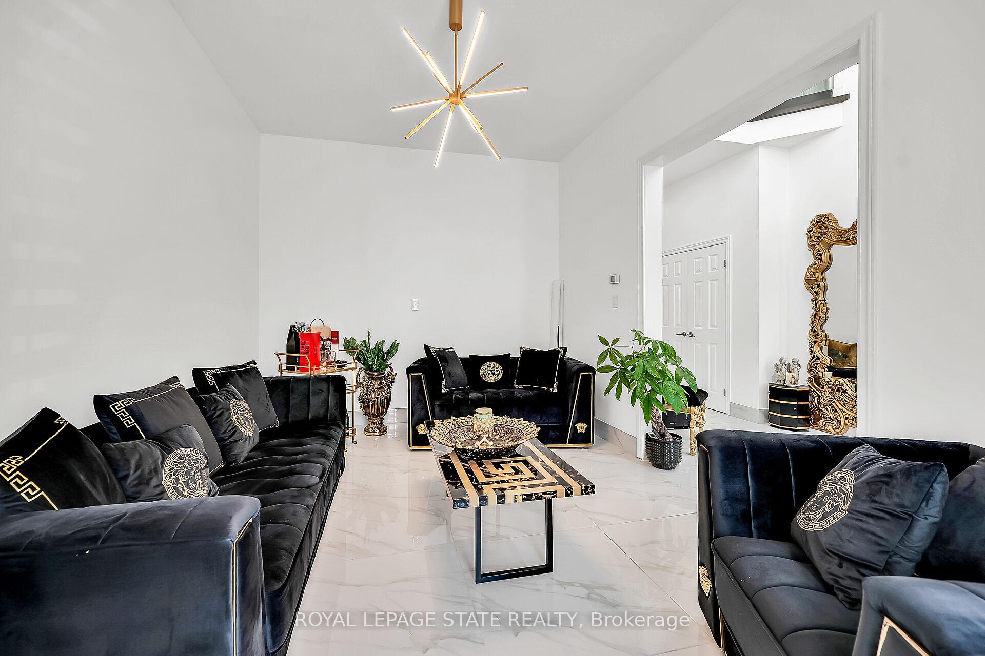 Photo 5 of 137 Diiorio Circle, Hamilton, Meadowlands — HOMEH