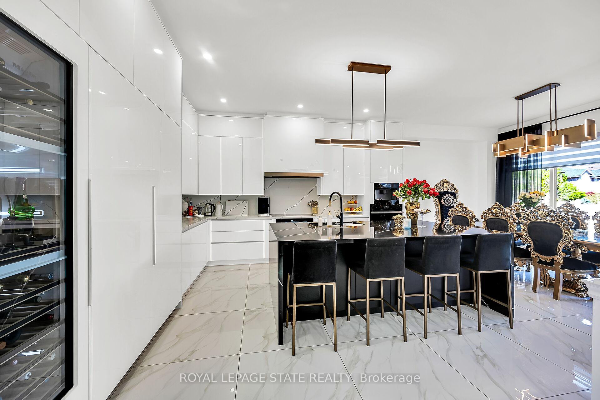 Photo 10 of 137 Diiorio Circle, Hamilton, Meadowlands — HOMEH