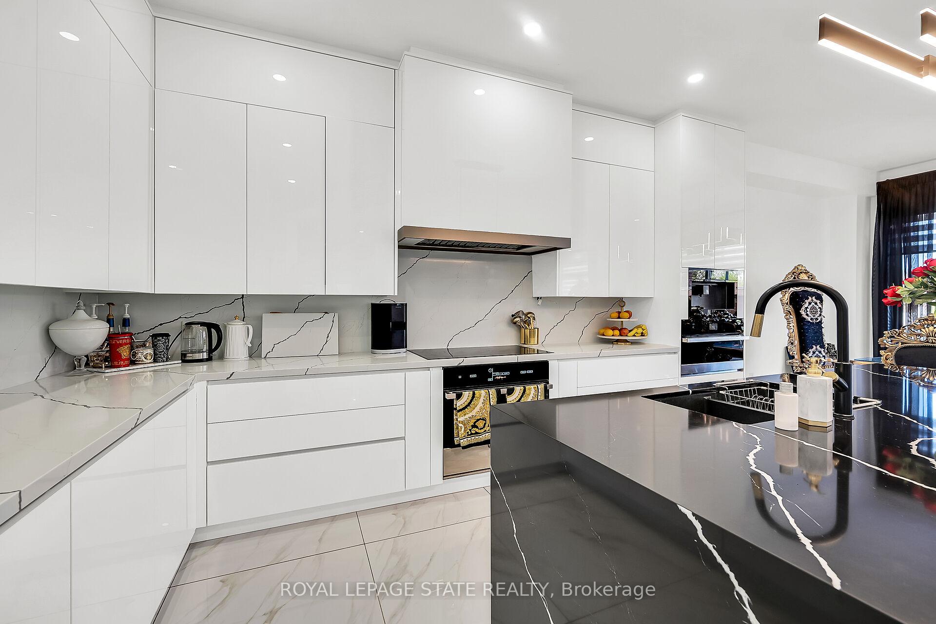 Photo 11 of 137 Diiorio Circle, Hamilton, Meadowlands — HOMEH