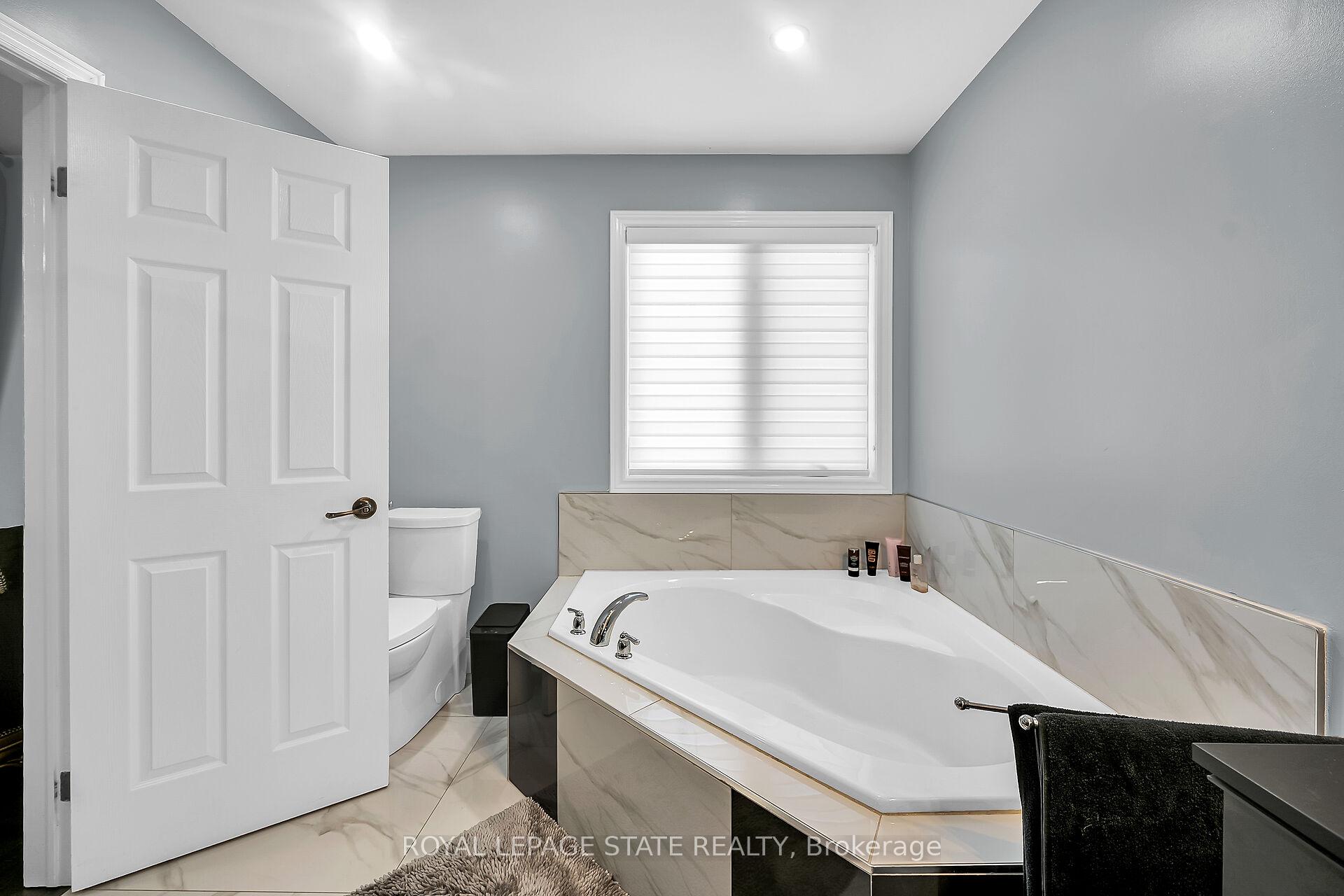 Photo 17 of 137 Diiorio Circle, Hamilton, Meadowlands — HOMEH