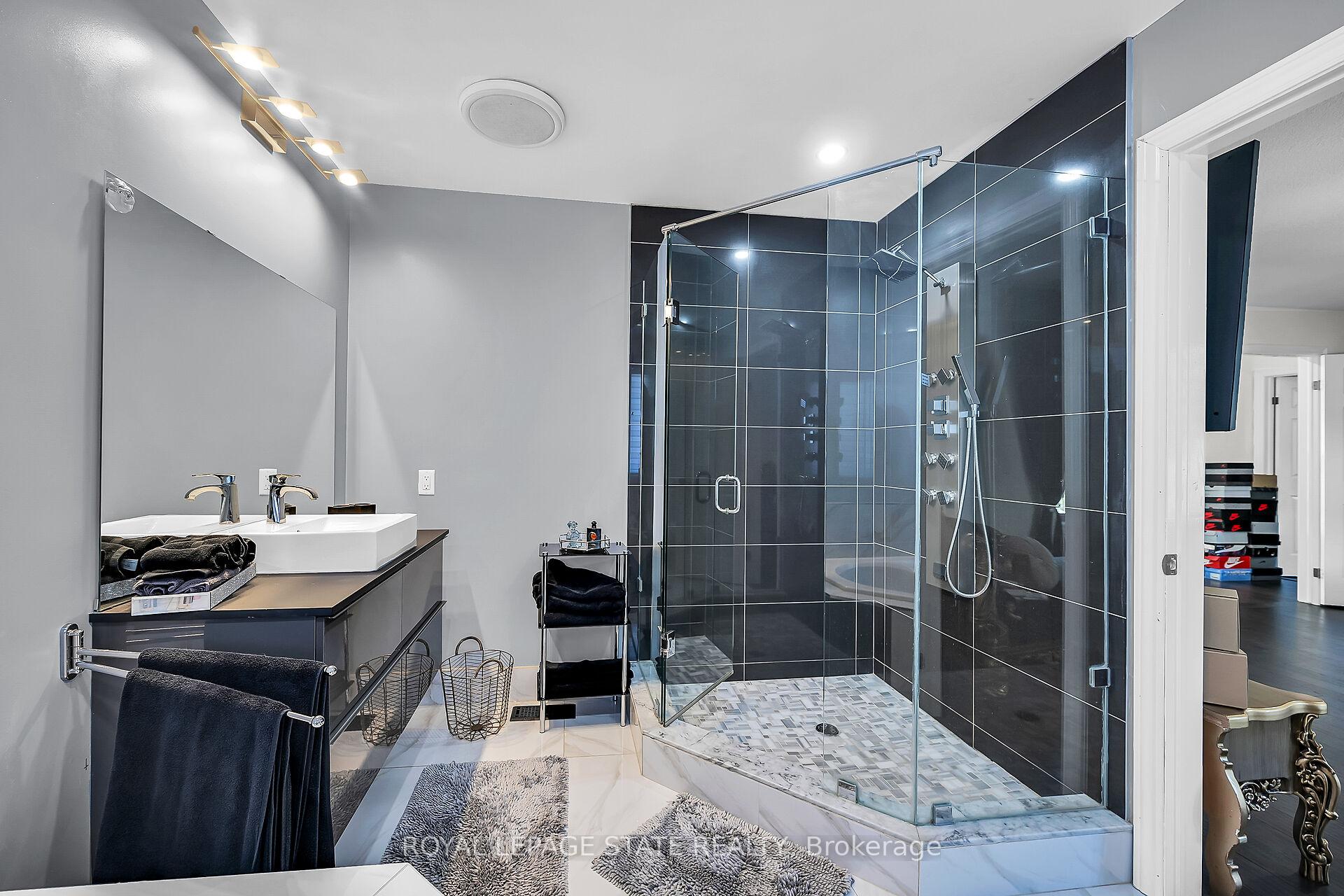 Photo 18 of 137 Diiorio Circle, Hamilton, Meadowlands — HOMEH