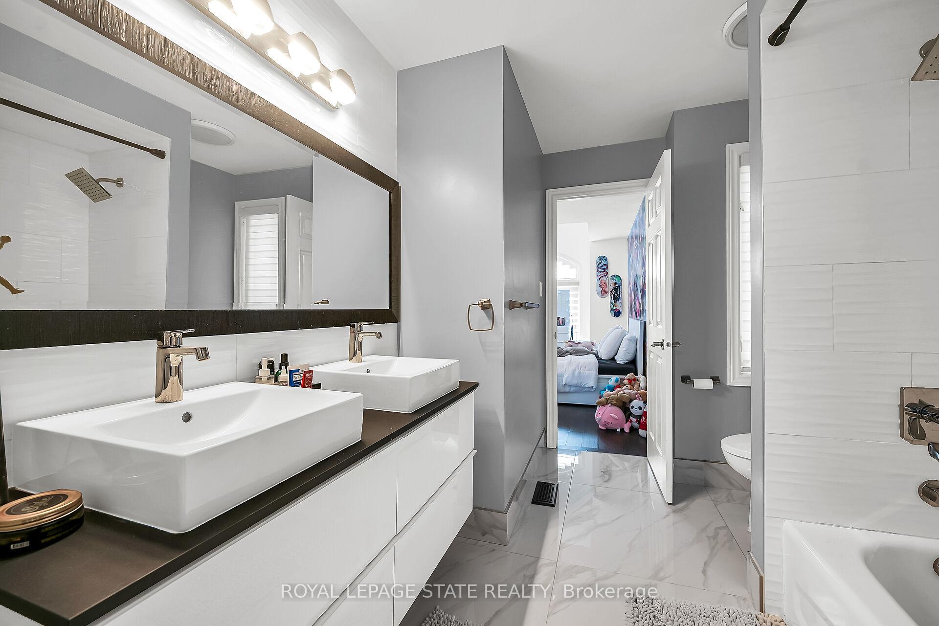 Photo 25 of 137 Diiorio Circle, Hamilton, Meadowlands — HOMEH