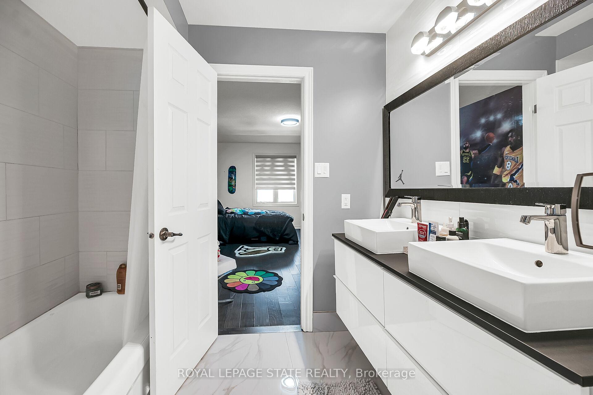 Photo 26 of 137 Diiorio Circle, Hamilton, Meadowlands — HOMEH
