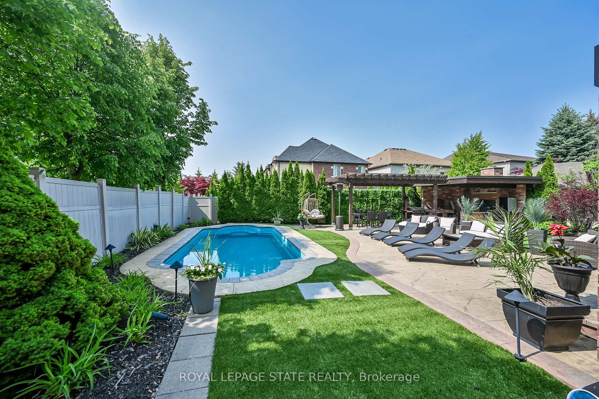 Photo 38 of 137 Diiorio Circle, Hamilton, Meadowlands — HOMEH