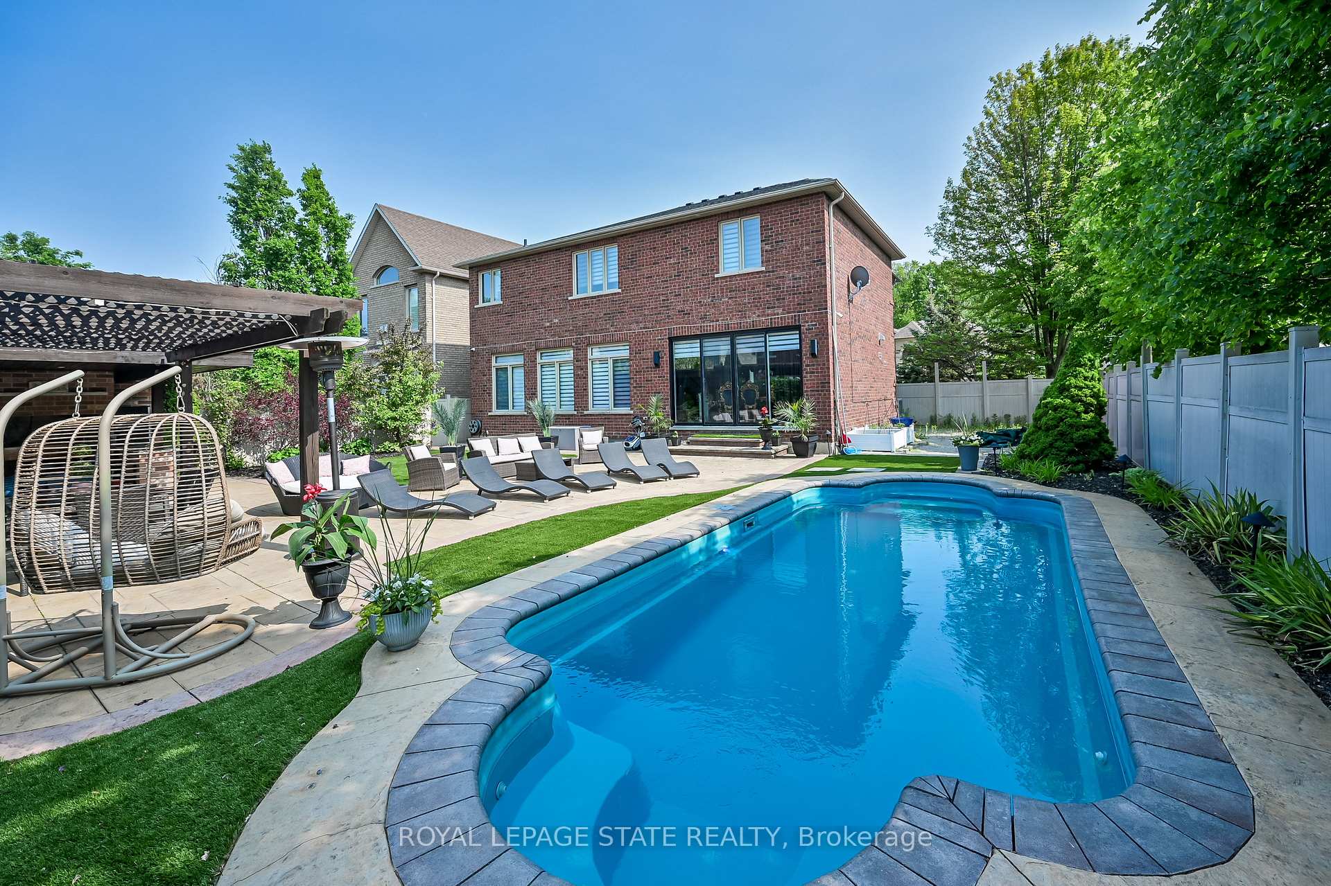 Photo 40 of 137 Diiorio Circle, Hamilton, Meadowlands — HOMEH