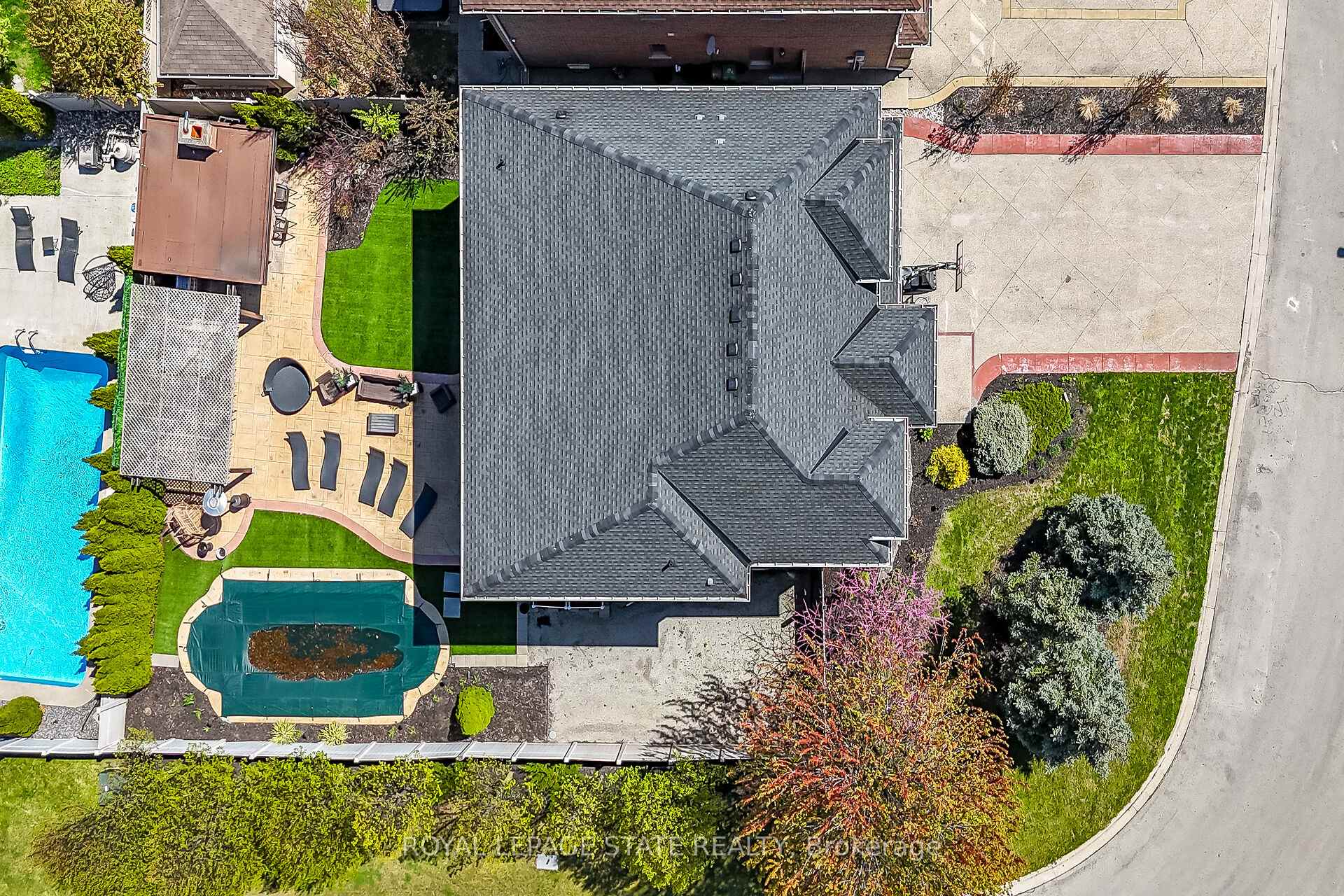 Photo 47 of 137 Diiorio Circle, Hamilton, Meadowlands — HOMEH