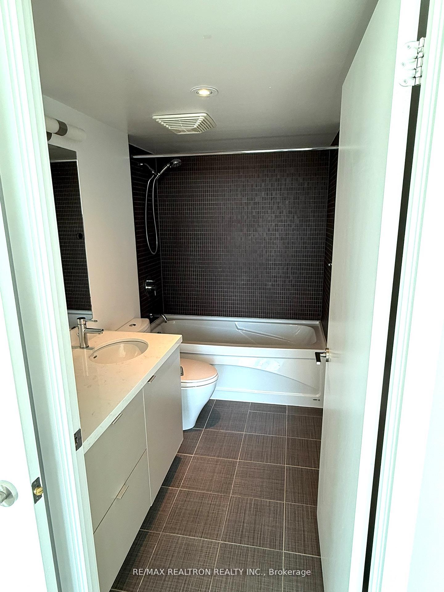 Photo 11 of Unit 2002, 1048 Broadview Avenue, Toronto, Broadview North — HOMEH