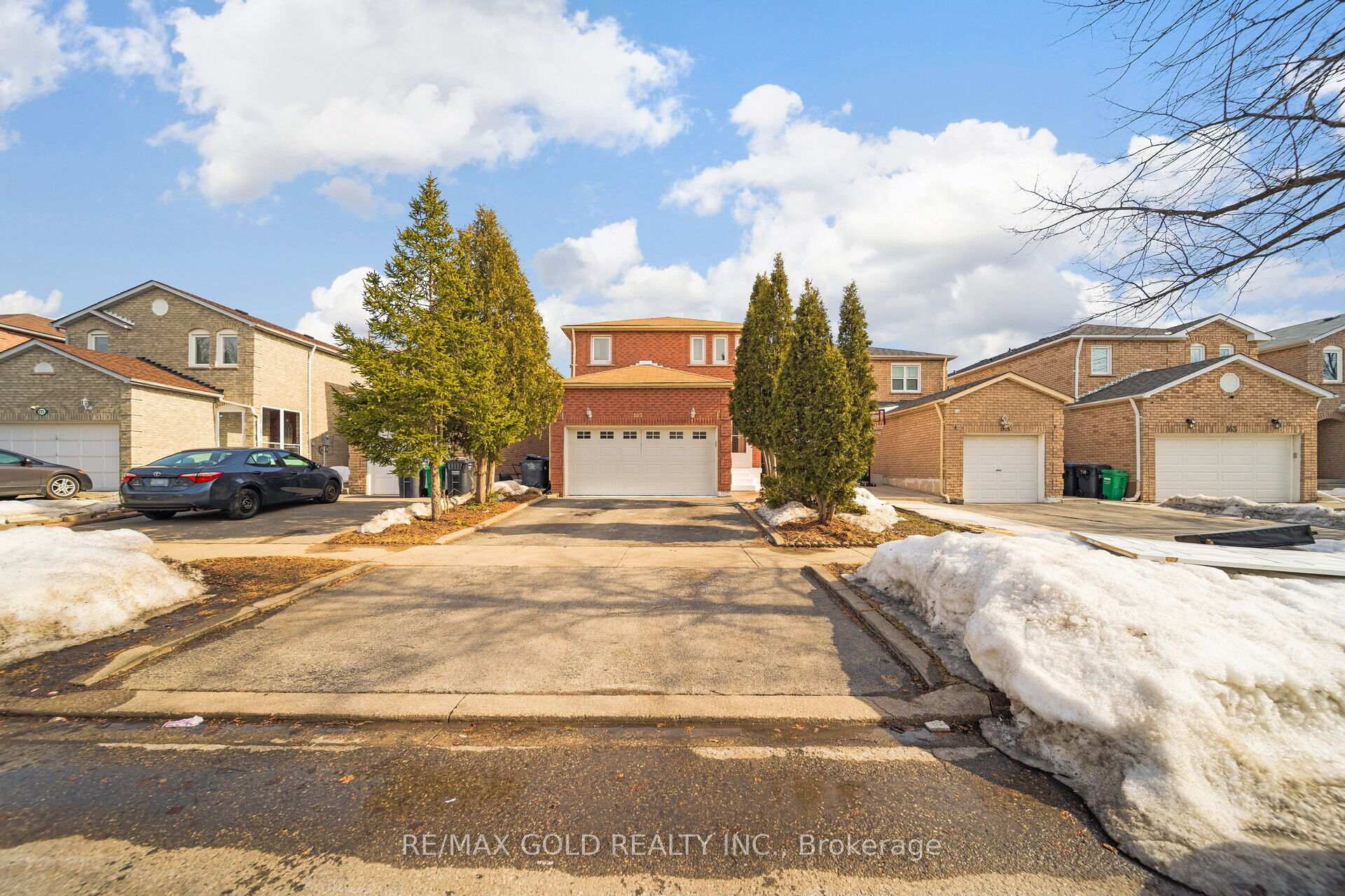 Photo 2 of 167 Ecclestone Drive, Brampton, Brampton West — HOMEH