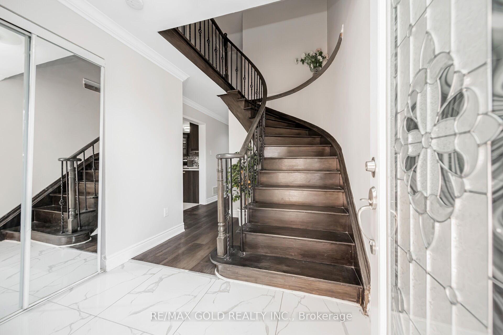 Photo 4 of 167 Ecclestone Drive, Brampton, Brampton West — HOMEH