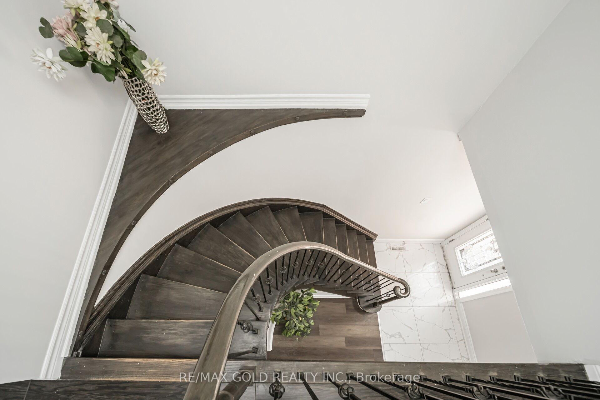 Photo 5 of 167 Ecclestone Drive, Brampton, Brampton West — HOMEH