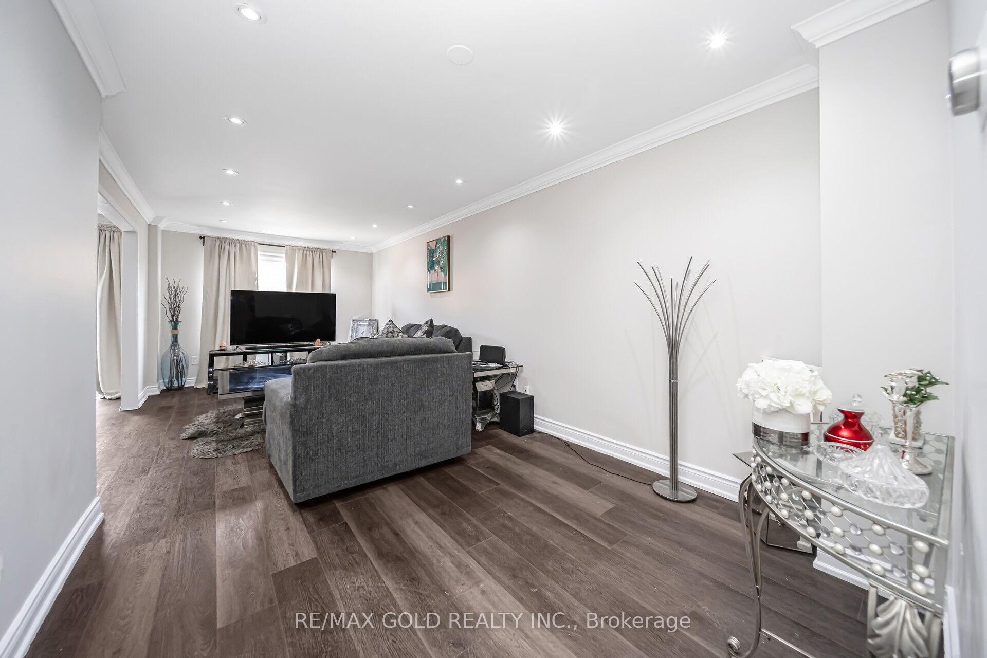 Photo 7 of 167 Ecclestone Drive, Brampton, Brampton West — HOMEH