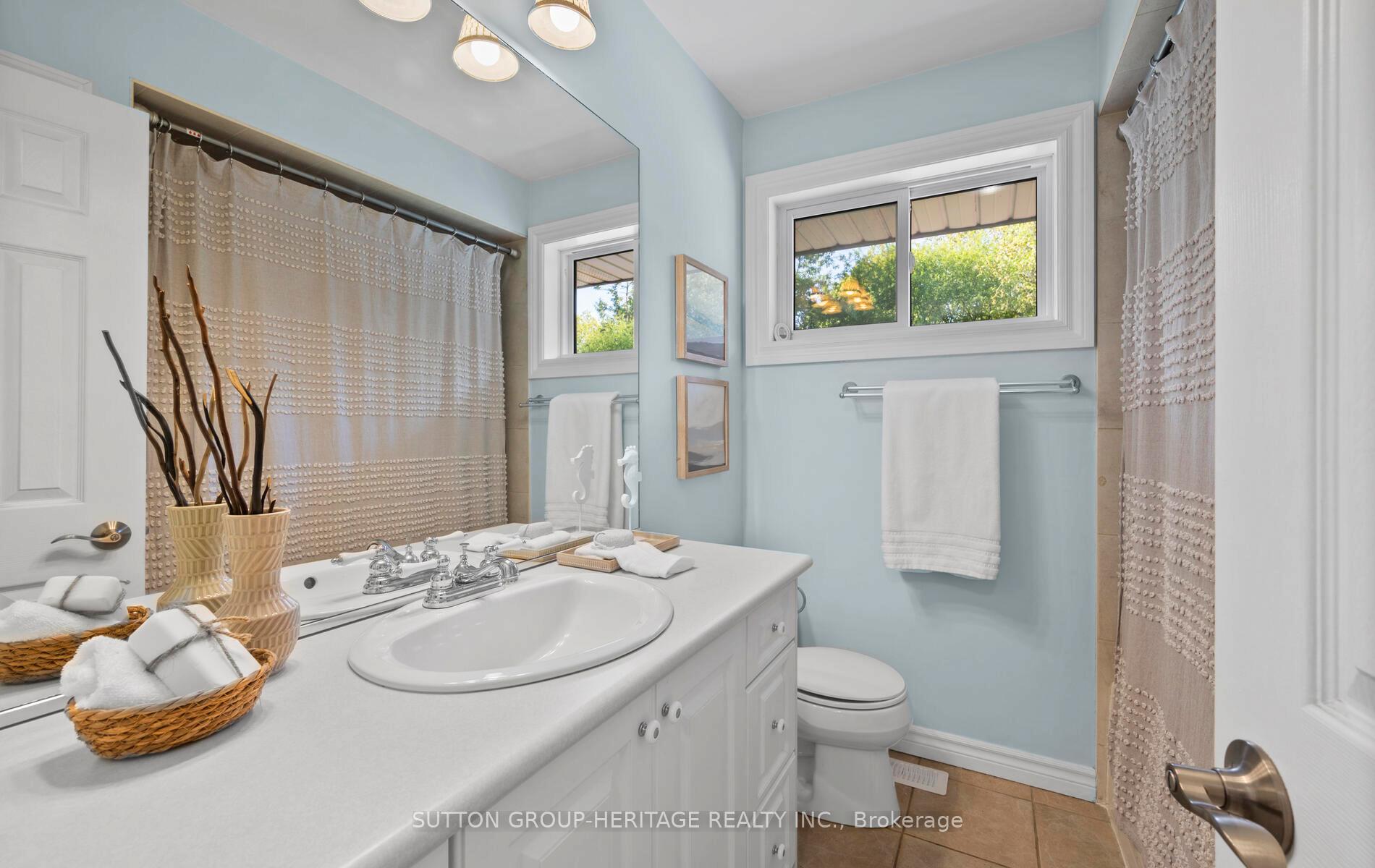 Photo 19 of 4 Clarelyn Boulevard, Ajax, Central West — HOMEH