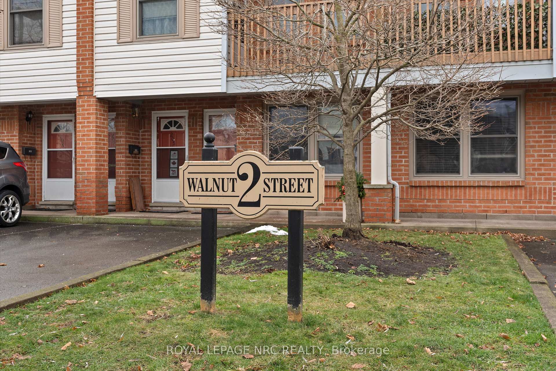 Photo 2 of Unit 207, 2 Walnut Street, St. Catharines, Oakdale — HOMEH