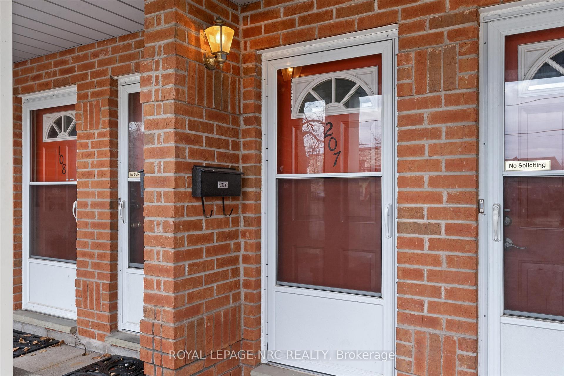 Photo 3 of Unit 207, 2 Walnut Street, St. Catharines, Oakdale — HOMEH