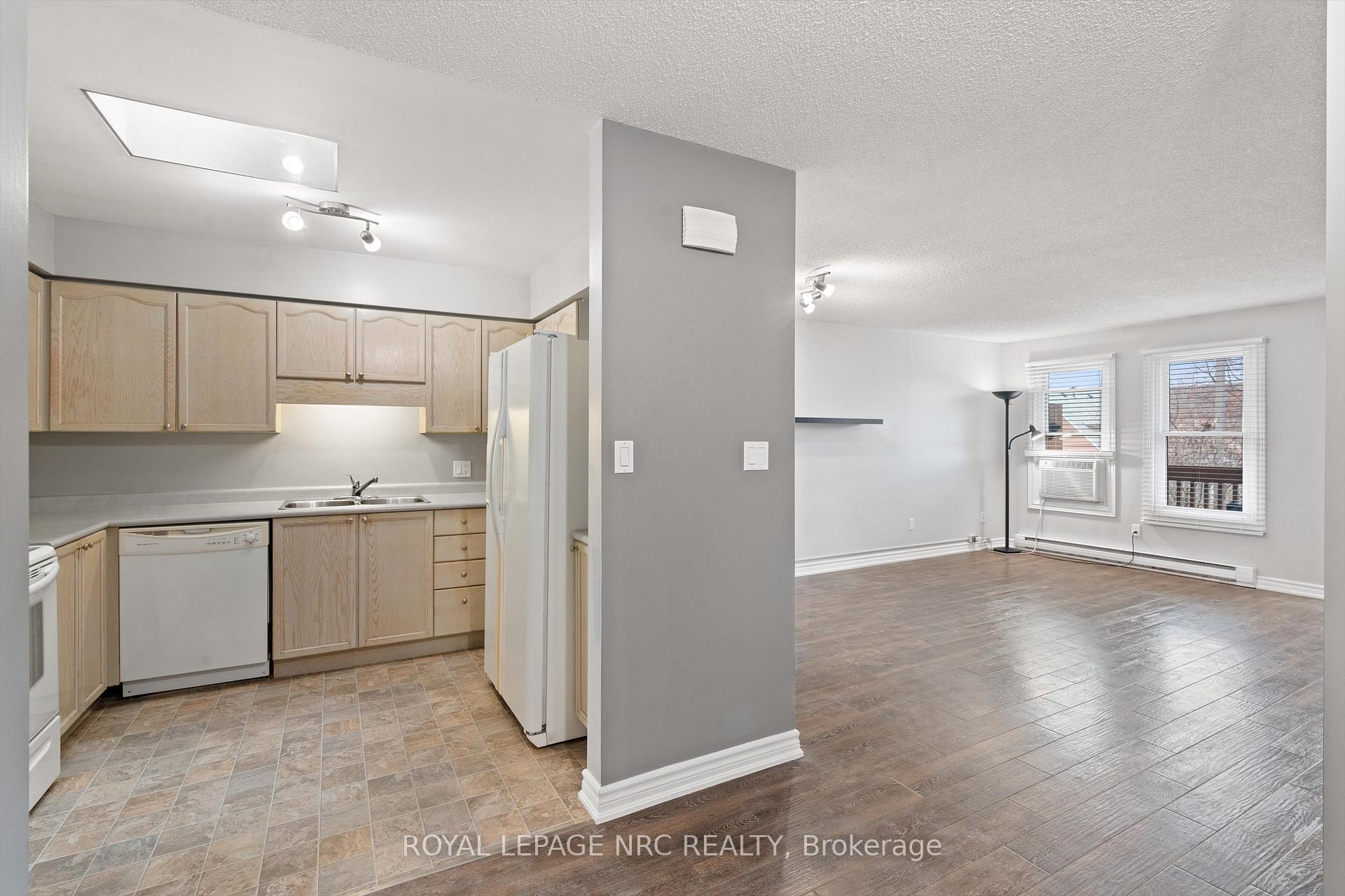 Photo 6 of Unit 207, 2 Walnut Street, St. Catharines, Oakdale — HOMEH