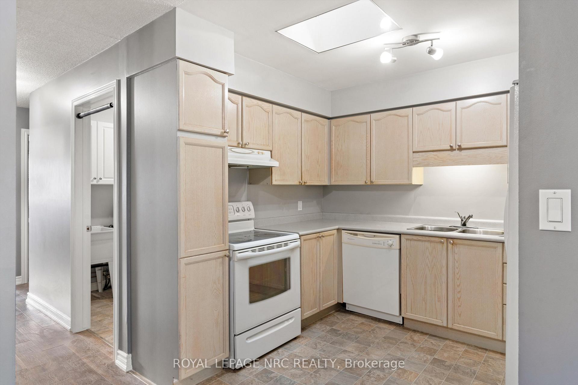 Photo 7 of Unit 207, 2 Walnut Street, St. Catharines, Oakdale — HOMEH