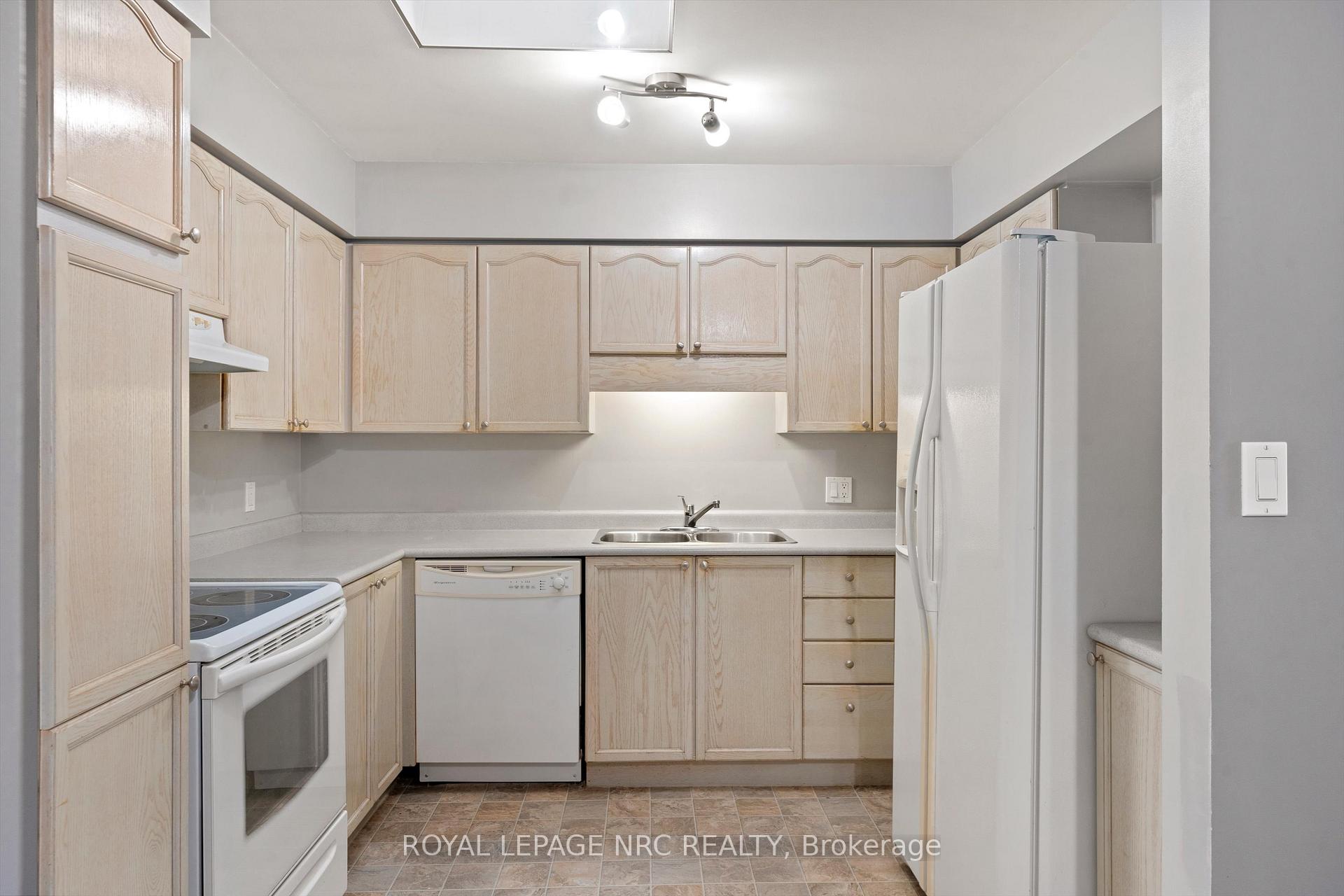 Photo 8 of Unit 207, 2 Walnut Street, St. Catharines, Oakdale — HOMEH