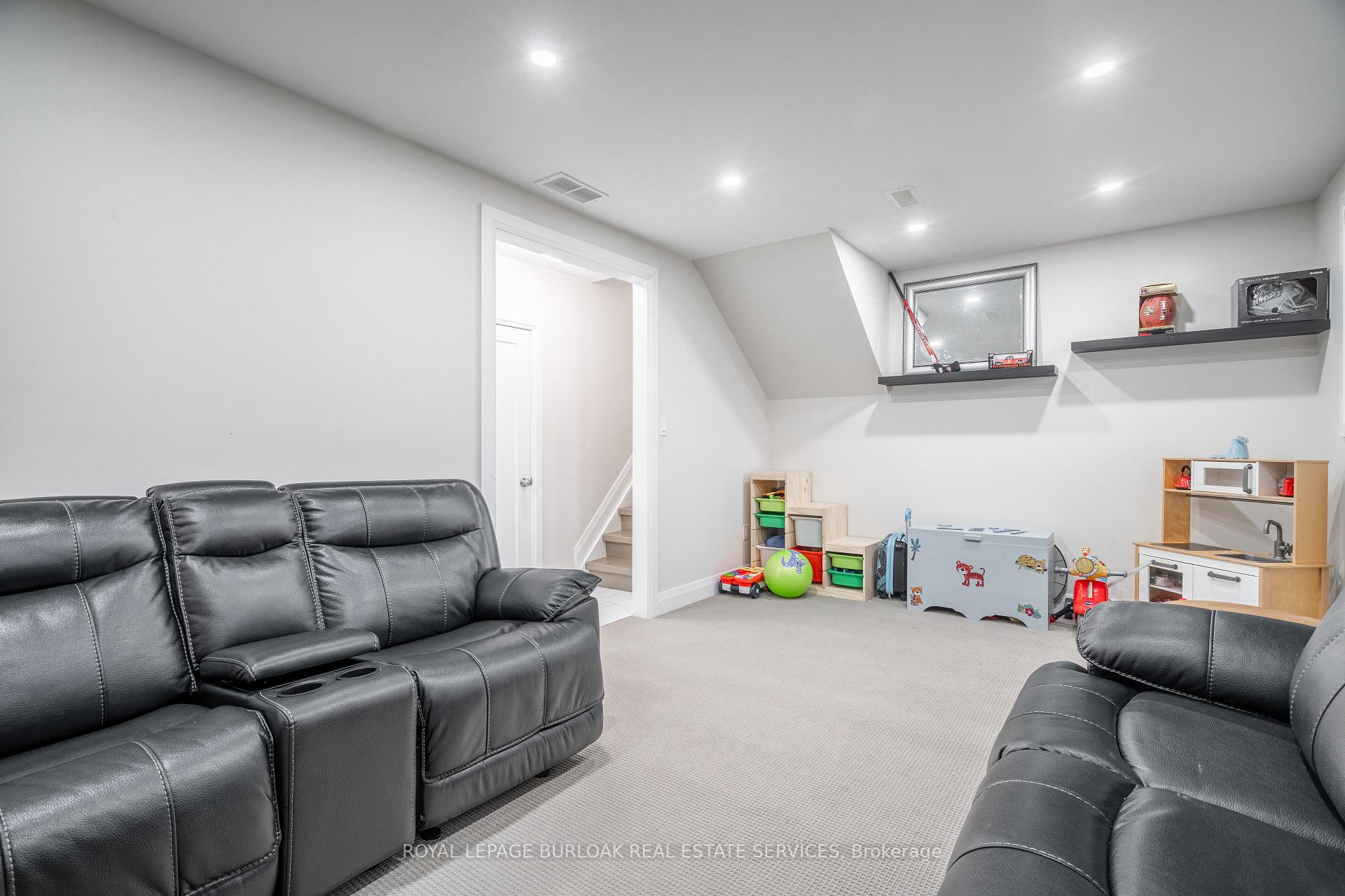 Photo 34 of 2 Lynford Avenue, Hamilton, Bruleville — HOMEH