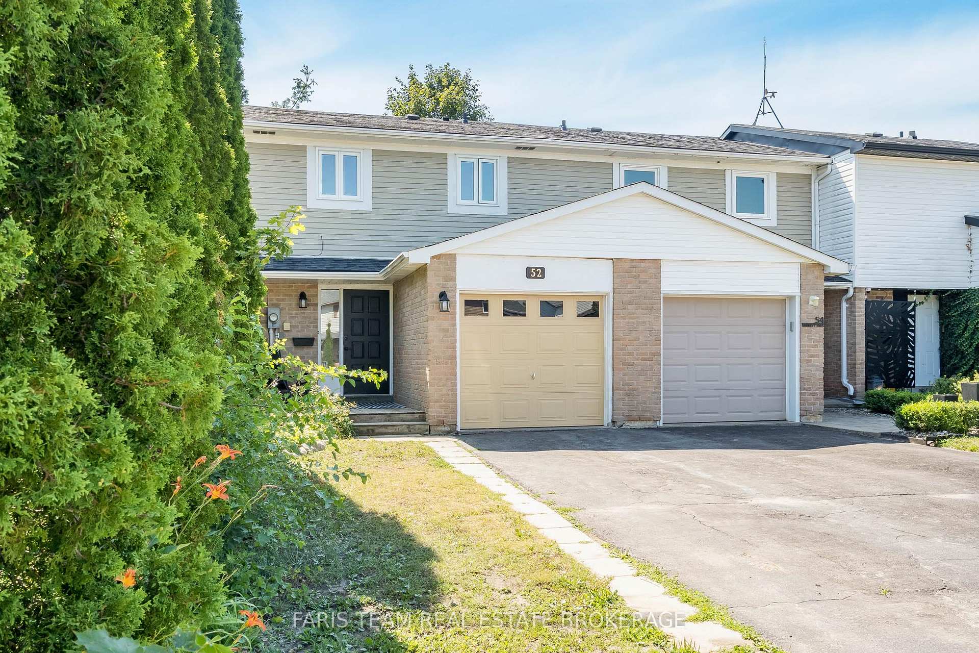 Photo 3 of 52 Barrett Crescent, Barrie, Letitia Heights — HOMEH
