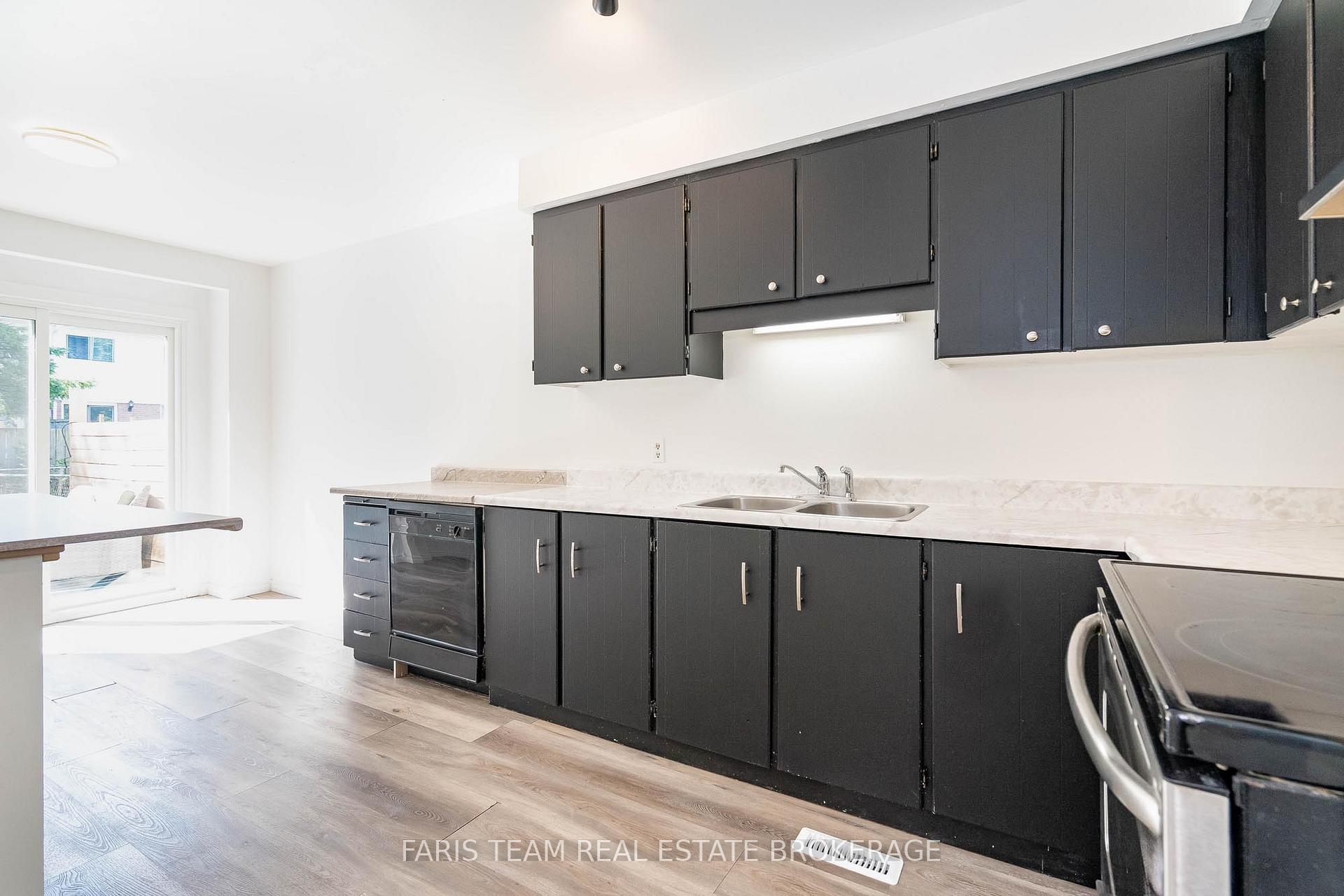 Photo 4 of 52 Barrett Crescent, Barrie, Letitia Heights — HOMEH