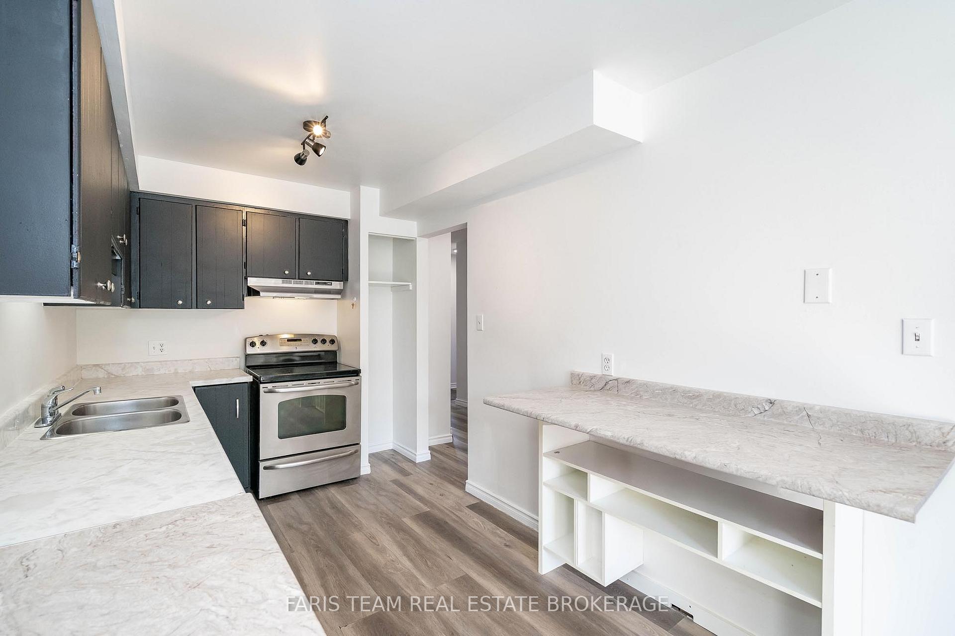 Photo 5 of 52 Barrett Crescent, Barrie, Letitia Heights — HOMEH