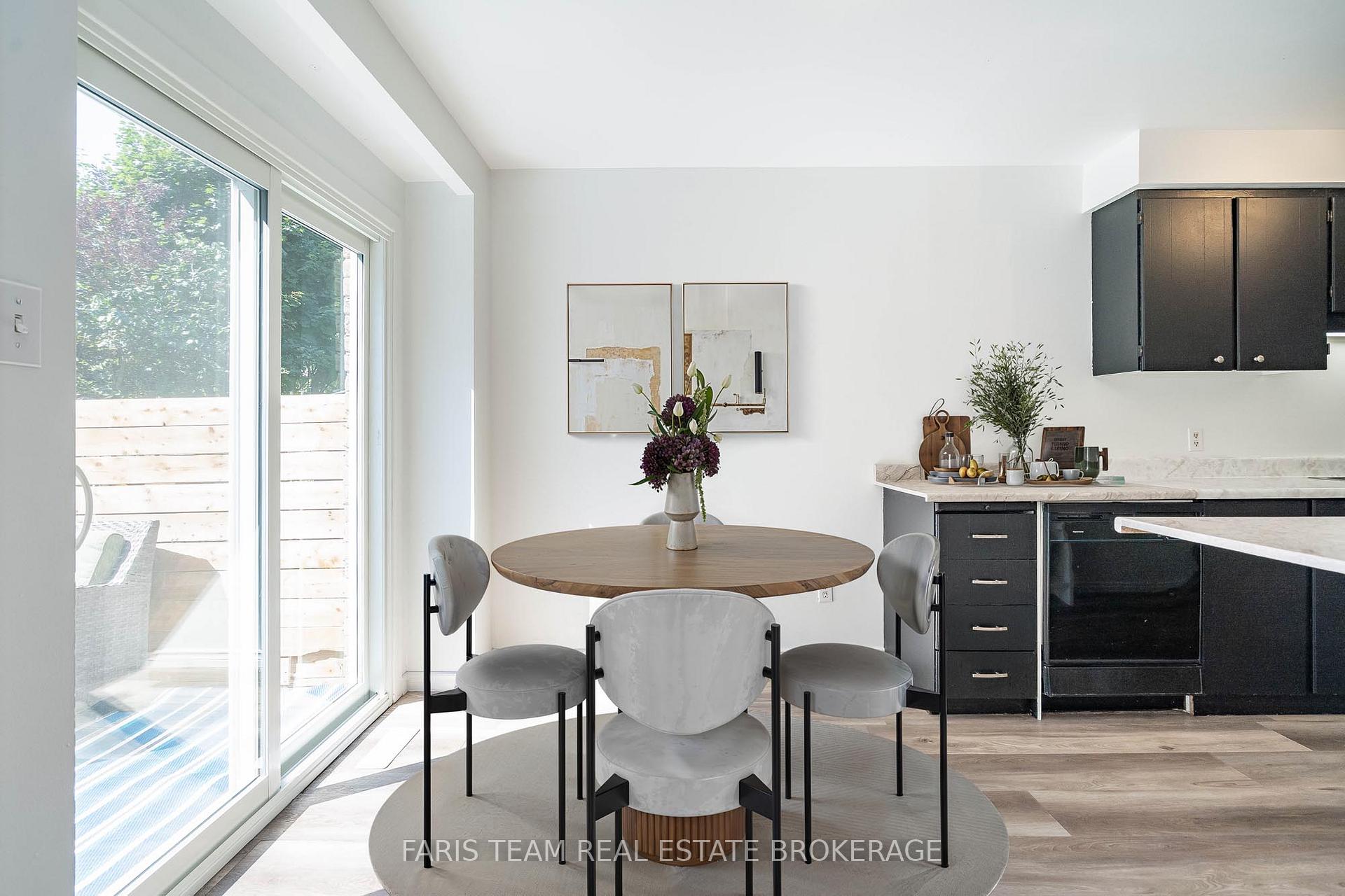 Photo 6 of 52 Barrett Crescent, Barrie, Letitia Heights — HOMEH