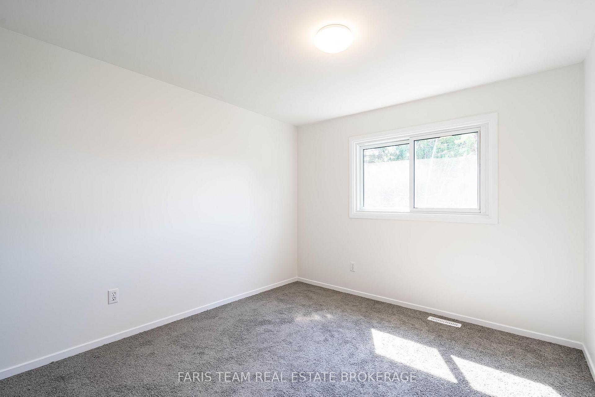 Photo 14 of 52 Barrett Crescent, Barrie, Letitia Heights — HOMEH