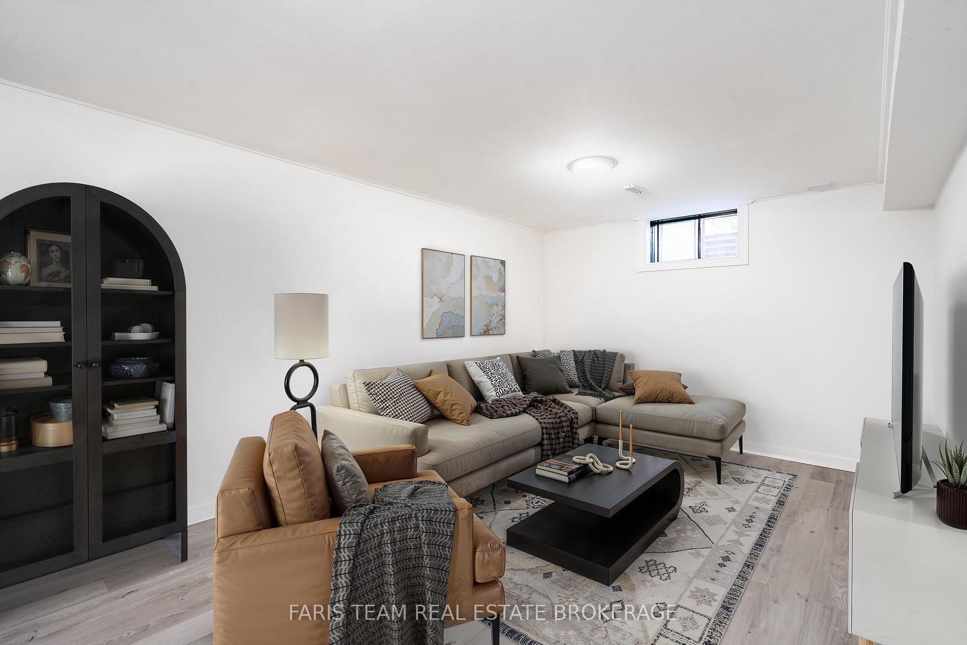 Photo 12 of 52 Barrett Crescent, Barrie, Letitia Heights — HOMEH