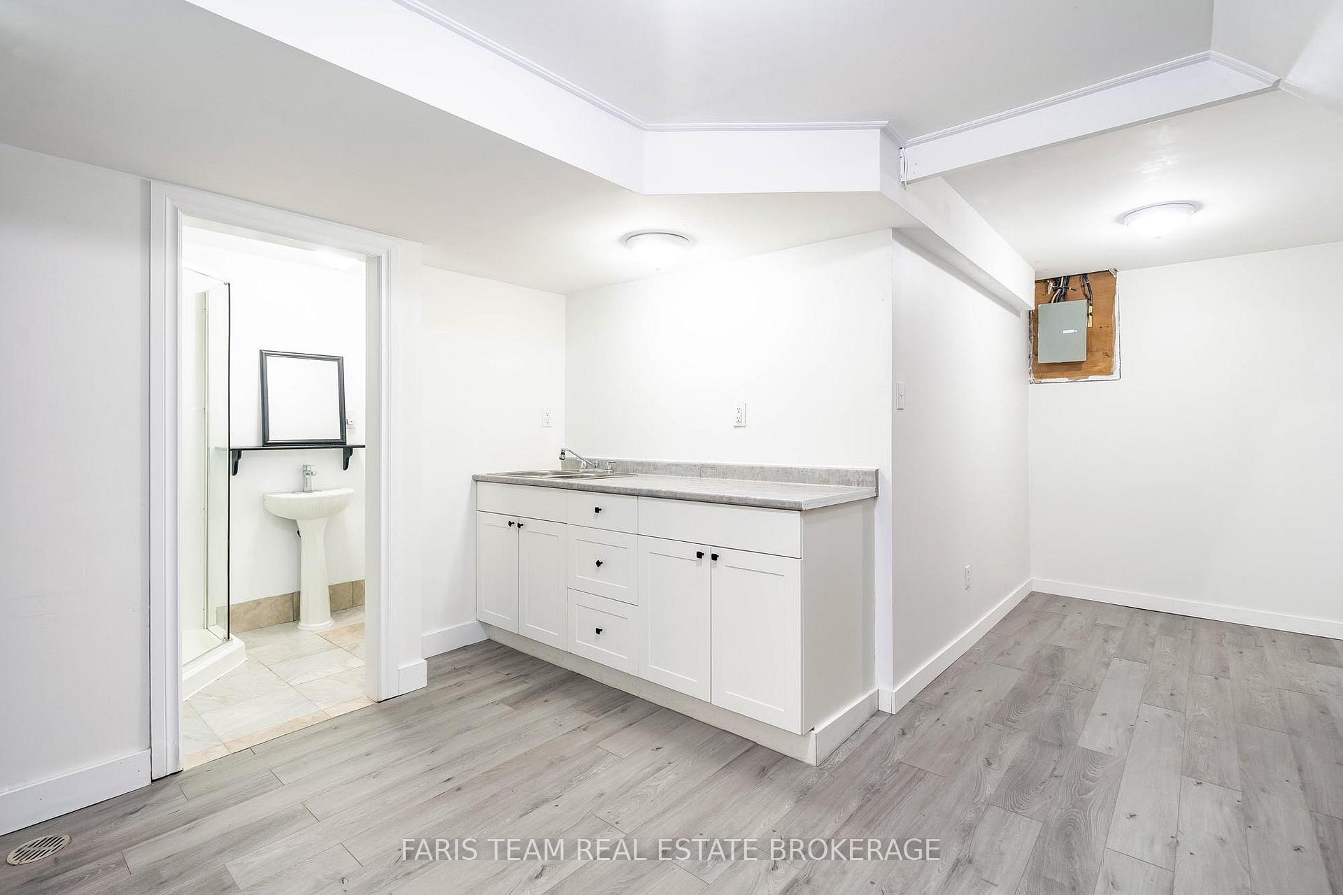 Photo 18 of 52 Barrett Crescent, Barrie, Letitia Heights — HOMEH