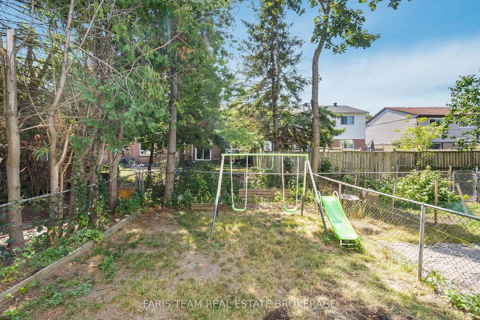 Photo 21 of 52 Barrett Crescent, Barrie, Letitia Heights — HOMEH