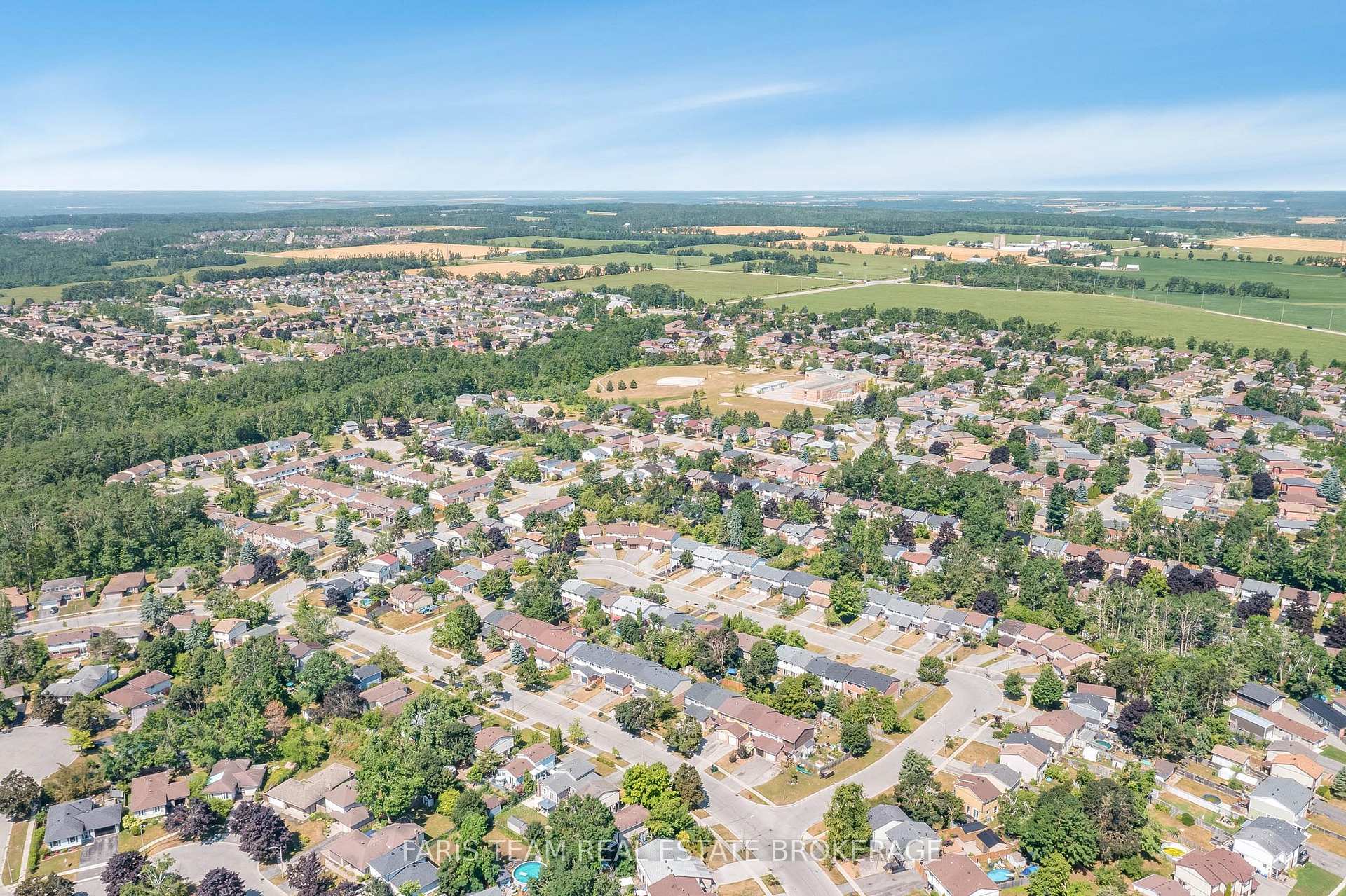 Photo 22 of 52 Barrett Crescent, Barrie, Letitia Heights — HOMEH