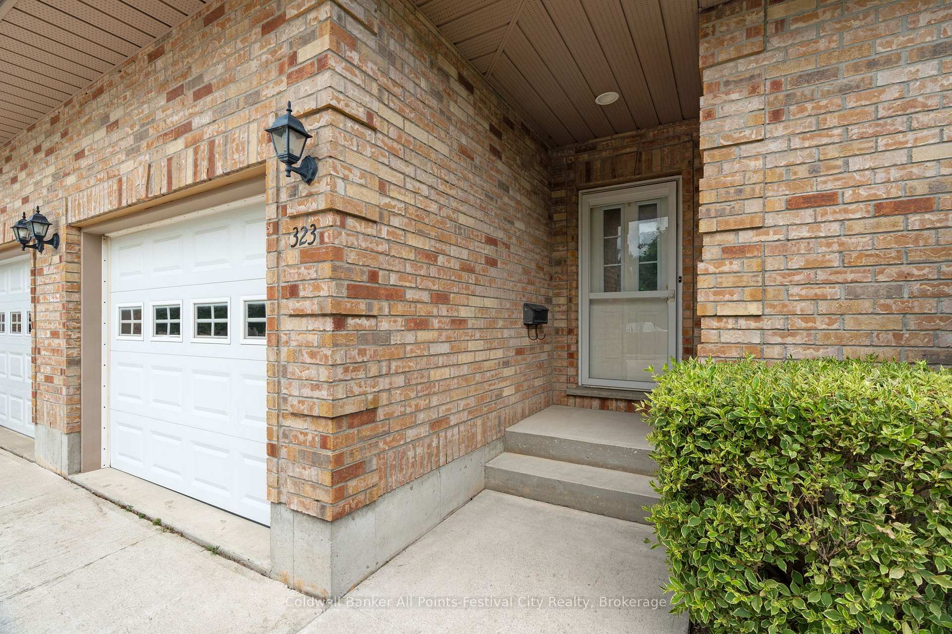 Photo 4 of 323 Martha Street, Goderich, Goderich (Town) — HOMEH