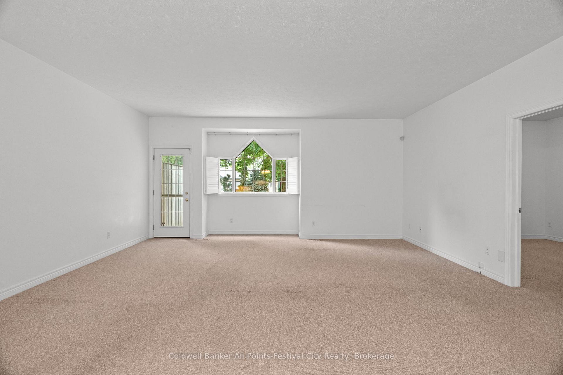 Photo 10 of 323 Martha Street, Goderich, Goderich (Town) — HOMEH
