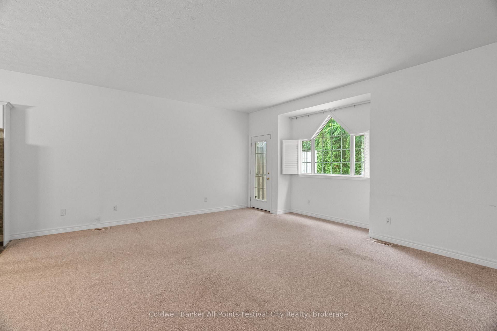 Photo 13 of 323 Martha Street, Goderich, Goderich (Town) — HOMEH