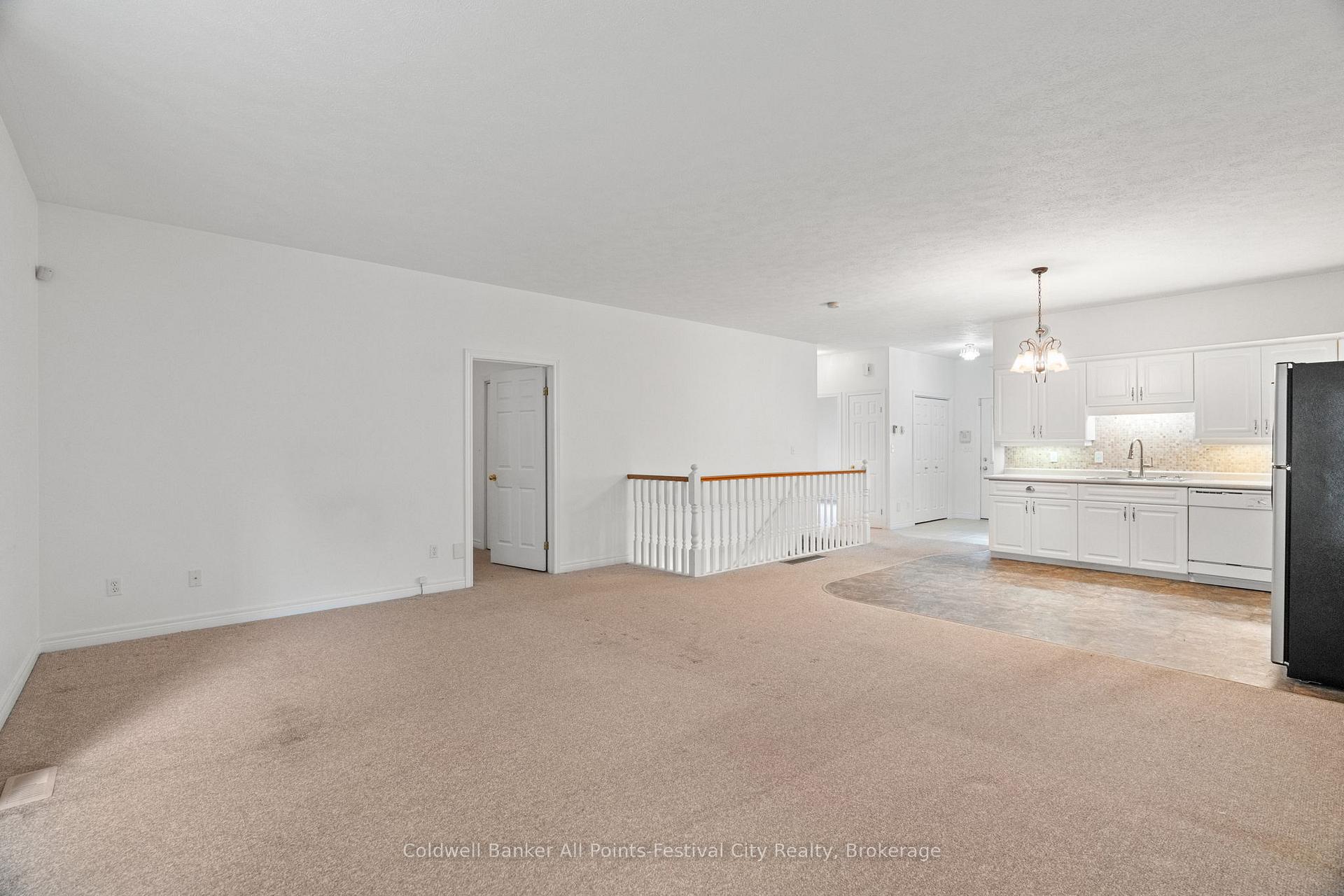 Photo 11 of 323 Martha Street, Goderich, Goderich (Town) — HOMEH