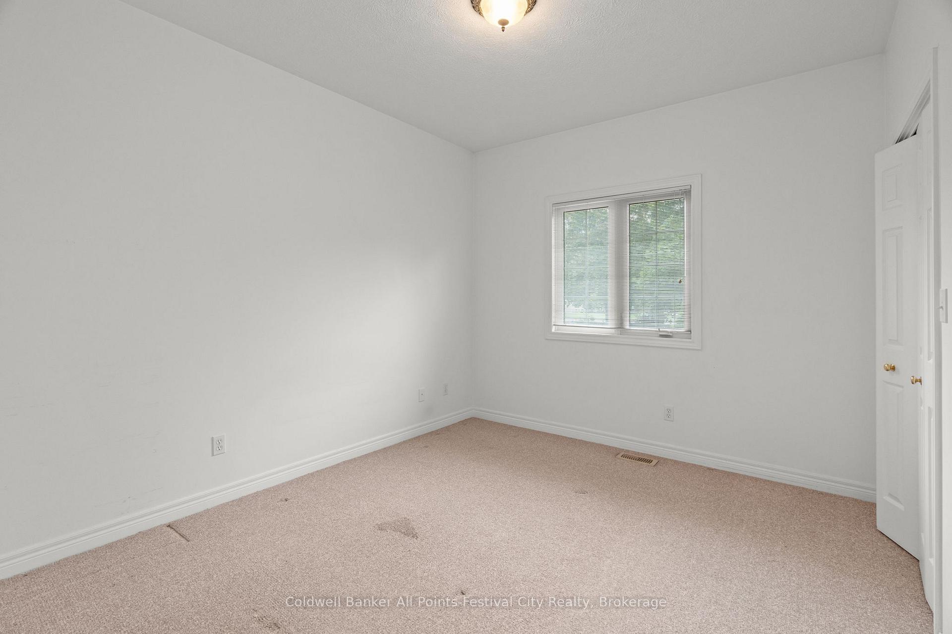Photo 14 of 323 Martha Street, Goderich, Goderich (Town) — HOMEH