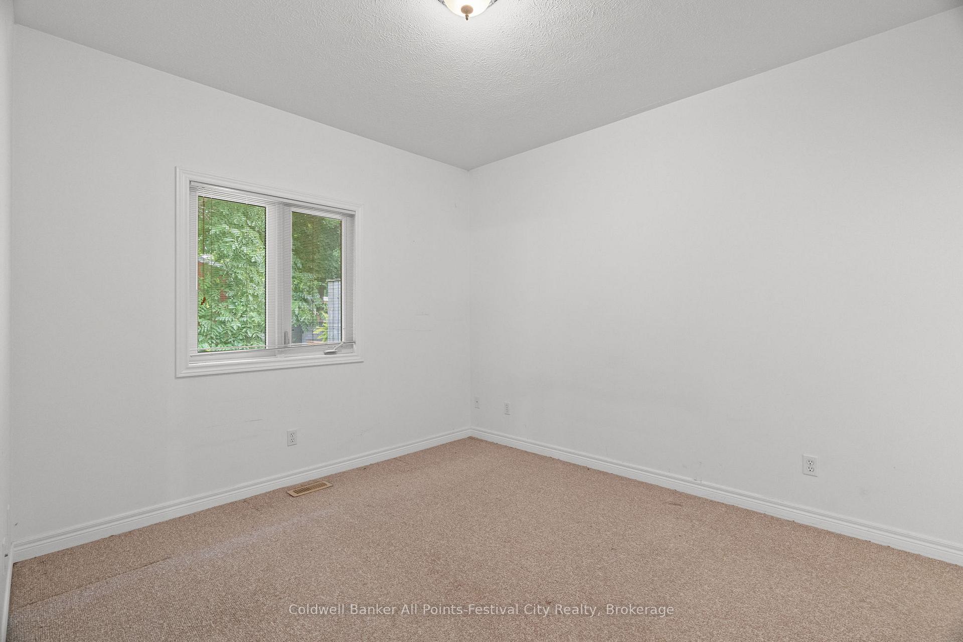 Photo 23 of 323 Martha Street, Goderich, Goderich (Town) — HOMEH